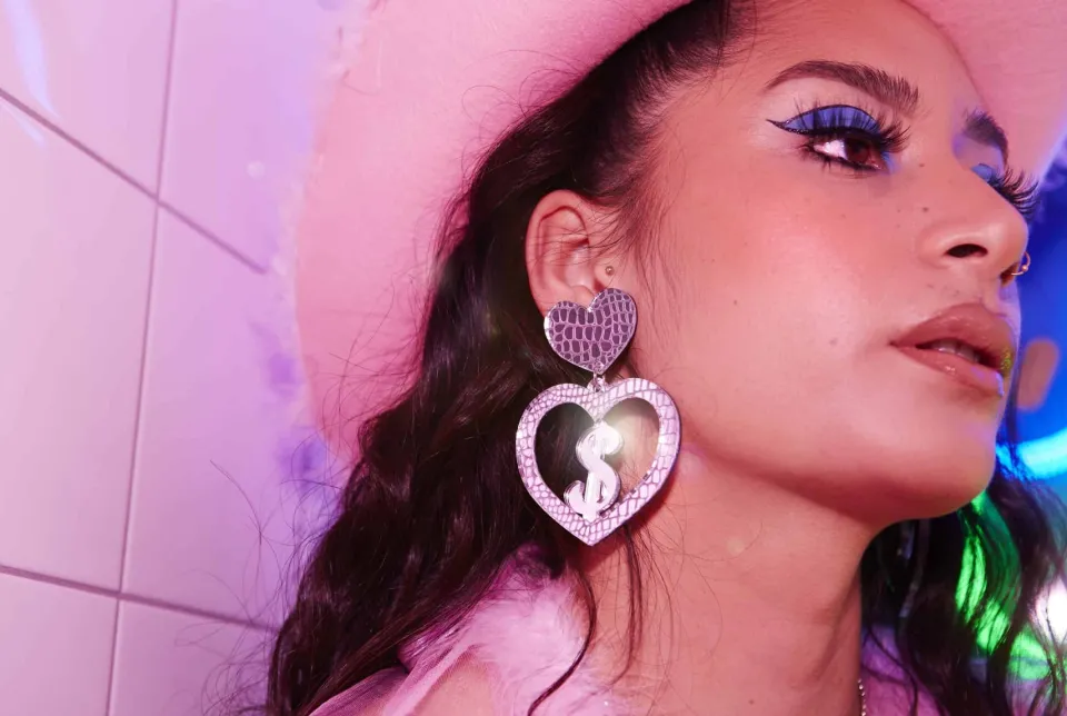 haus_of_dizzy_croc_dollar_1.webp Earrings^Haus Of Dizzy 'Croc Dollarz' Mirror Heart Earrings