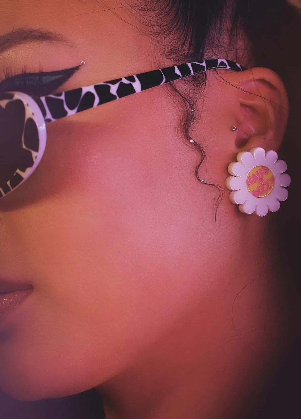 haus_of_dizzy_daisy_earri_4.webp Earrings^Haus Of Dizzy Daisy Earrings