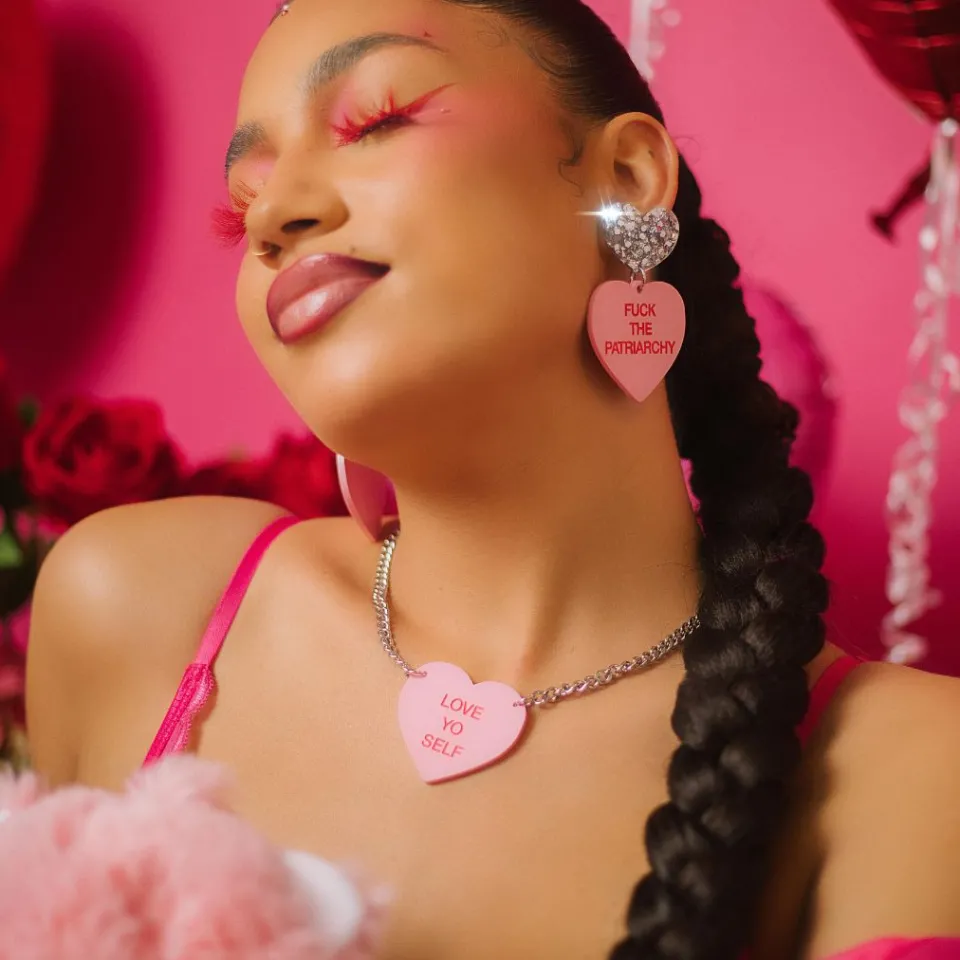 haus_of_dizzy_pronoun_gen_0-1.webp Necklaces^Haus Of Dizzy Pronoun 'Gentle Reminder' Candy Heart Necklace