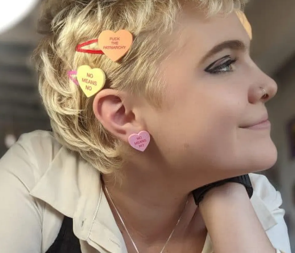 haus_of_dizzy_pronoun_gen_2-3.webp Earrings^Haus Of Dizzy Pronoun 'Gentle Reminder' Candy Heart Studs