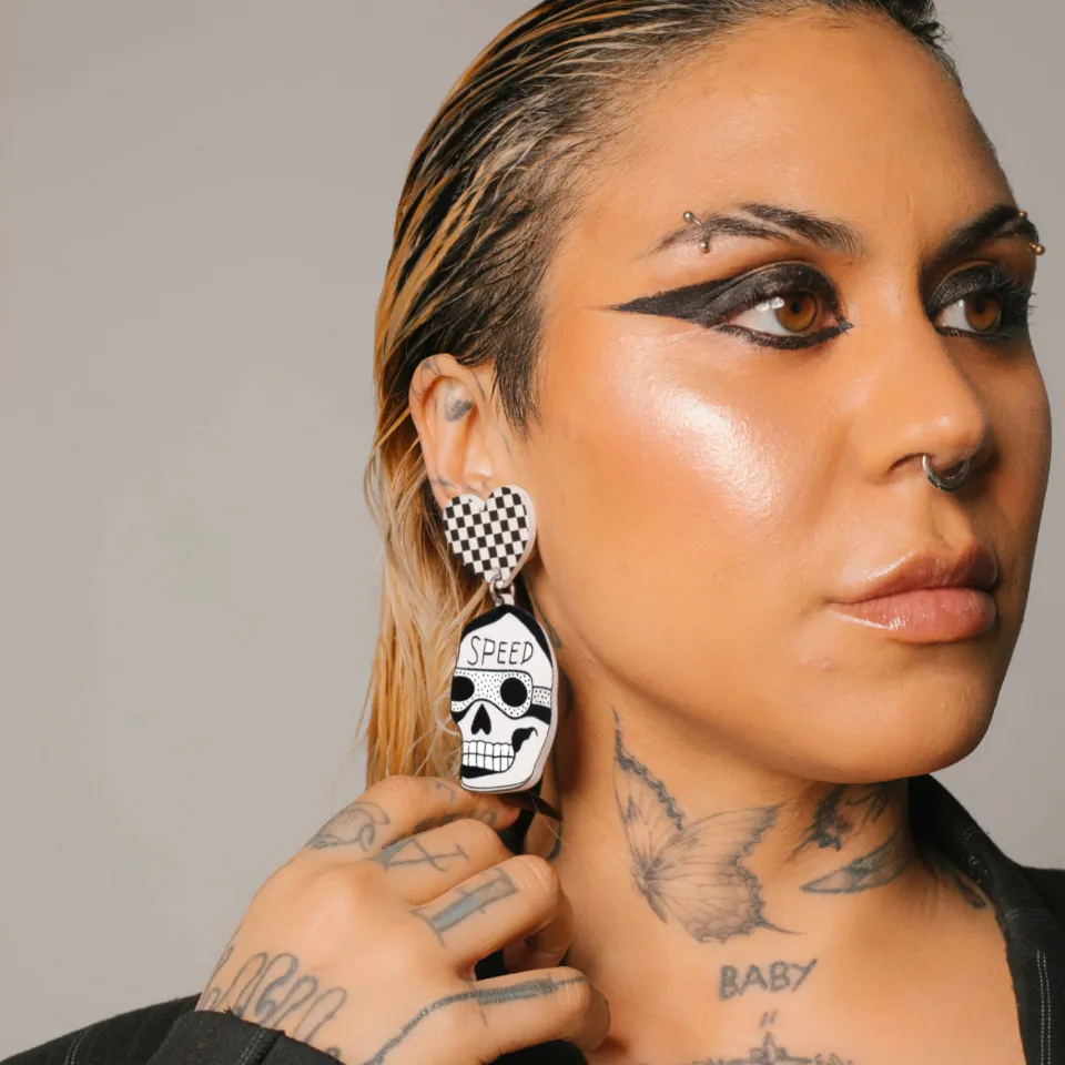haus_of_dizzy_x_roxxis_po_0-4.webp Earrings^Haus Of Dizzy x Roxxi's Poolroom 'Speed Skull' Earrings