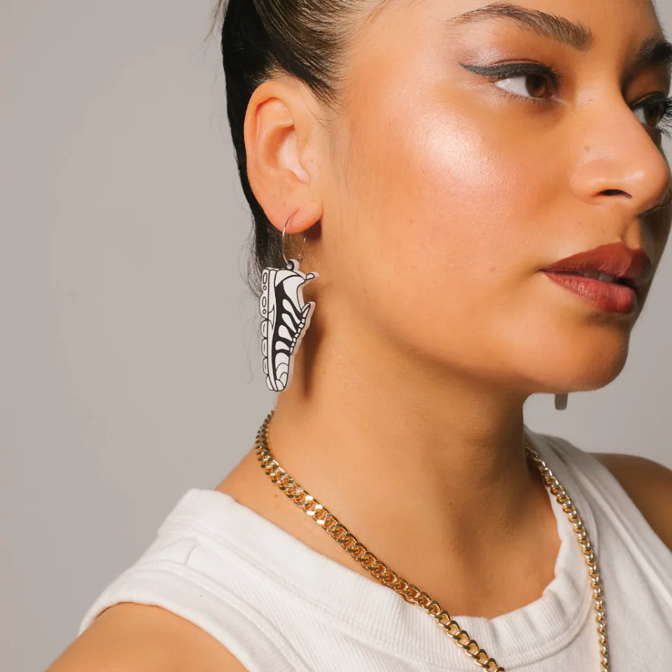 haus_of_dizzy_x_roxxis_po_0-7.webp Earrings^Haus Of Dizzy x Roxxi's Poolroom 'Deadly Kicks' Earrings