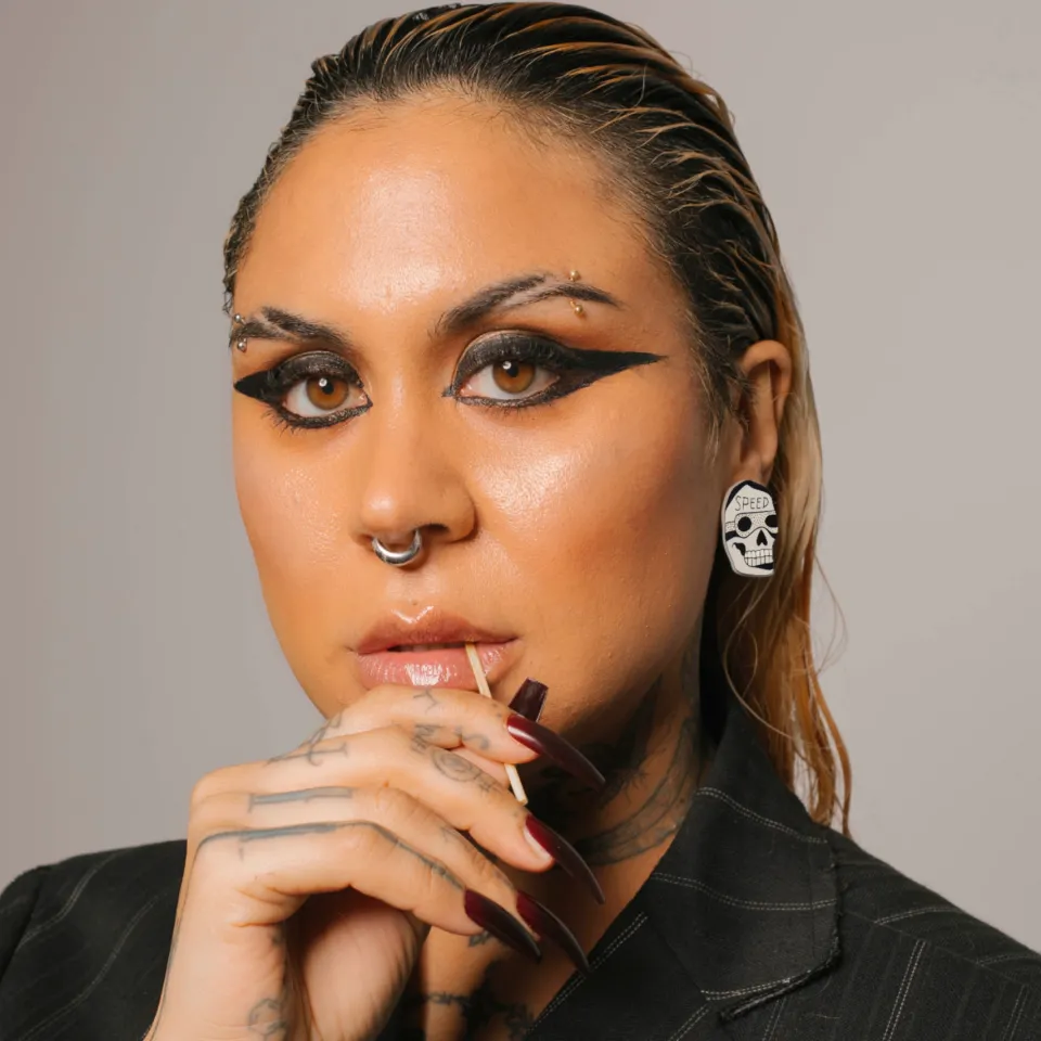 haus_of_dizzy_x_roxxis_po_2-6.webp Earrings^Haus Of Dizzy x Roxxi's Poolroom 'Speed Skull' Studs