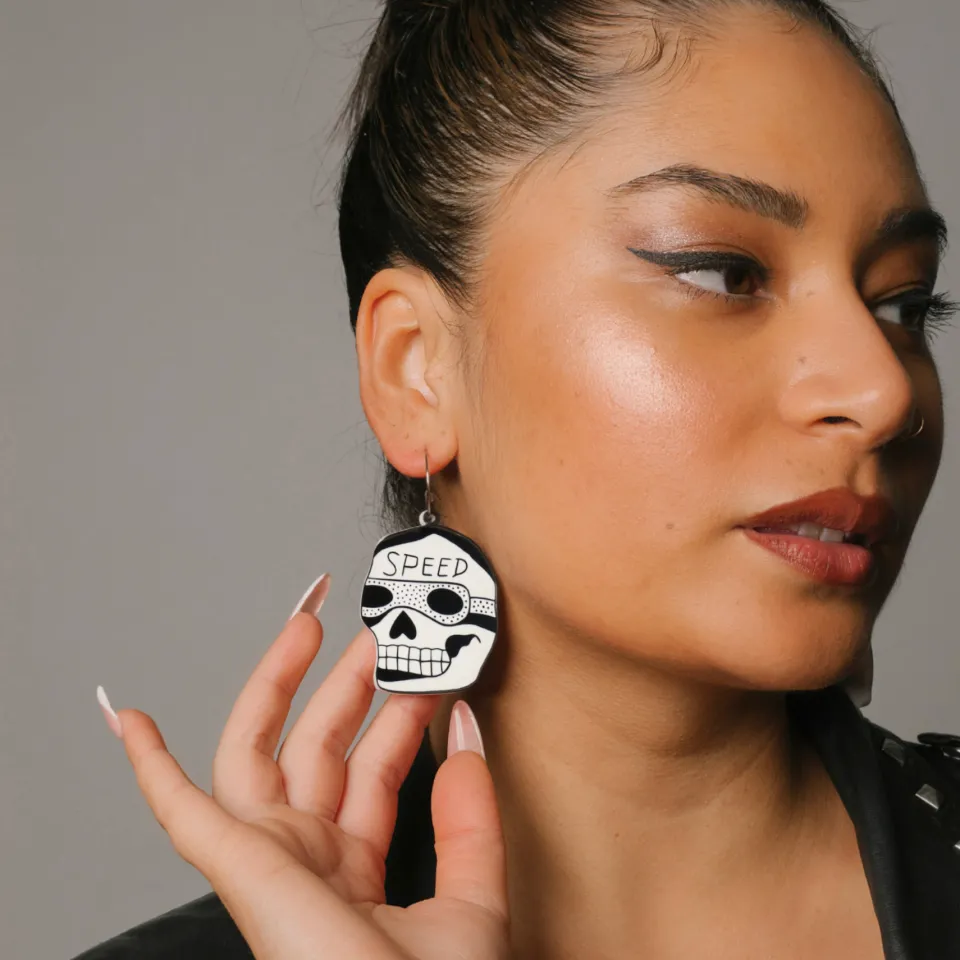 haus_of_dizzy_x_roxxis_po_4-1.webp Earrings^Haus Of Dizzy x Roxxi's Poolroom 'Speed Skull' Earrings